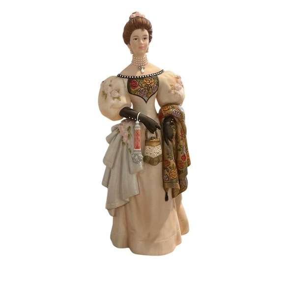 Other - Vintage Avon Mrs Albee Award 2000 Figurine Woman Cream Floral Victorian Style